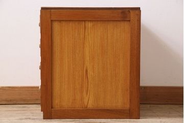 レトロ家具　和製アンティーク　まるみのある取っ手が可愛らしい昭和レトロな小引き出し