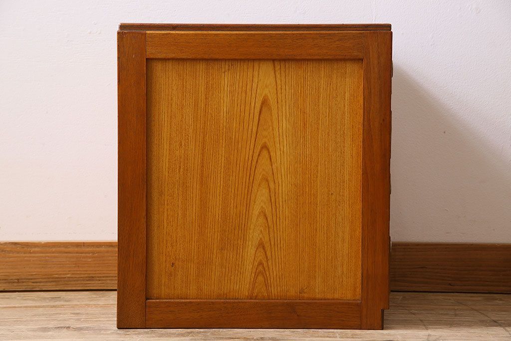 レトロ家具　和製アンティーク　まるみのある取っ手が可愛らしい昭和レトロな小引き出し