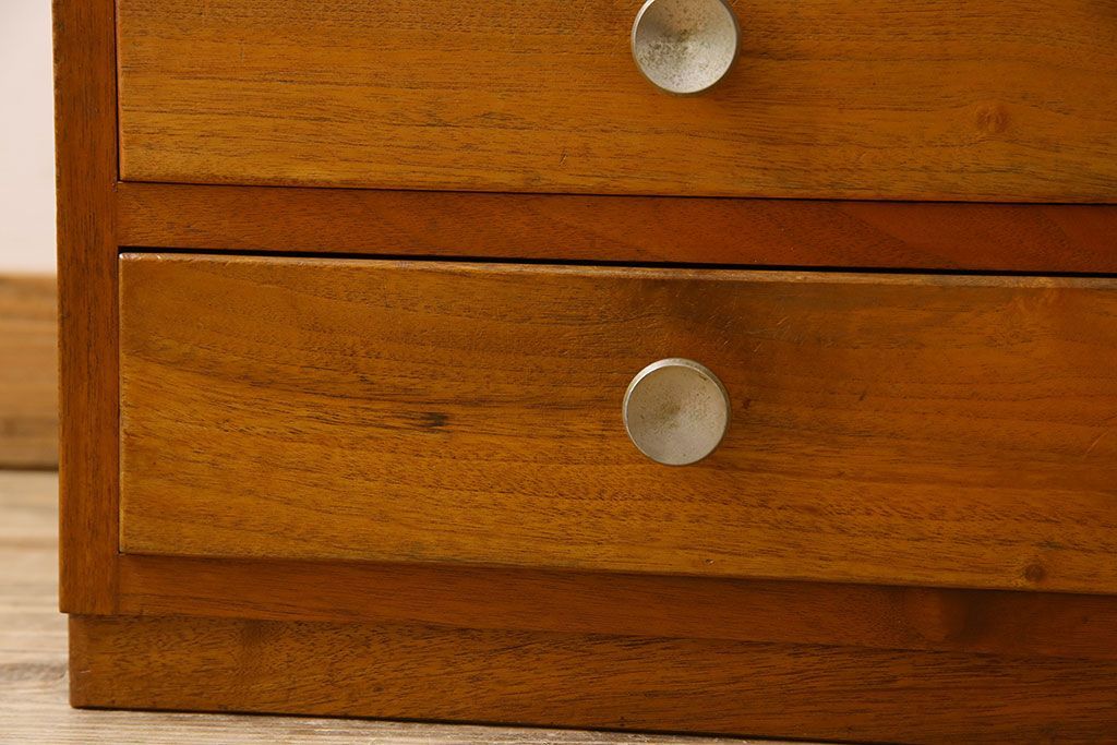 レトロ家具　和製アンティーク　まるみのある取っ手が可愛らしい昭和レトロな小引き出し