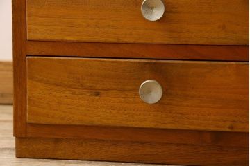 レトロ家具　和製アンティーク　まるみのある取っ手が可愛らしい昭和レトロな小引き出し