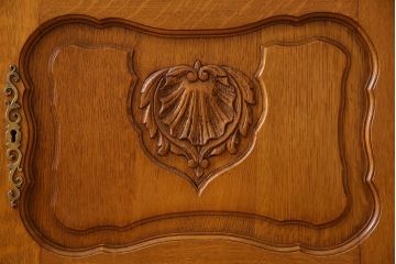 ヴィンテージ家具　フランスビンテージ　オーク材製!エレガントなアンティーク食器棚(カップボード)