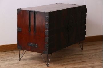 アンティーク家具　明治期　鉄脚付き　観音扉!アンティークの時代箪笥ローボード