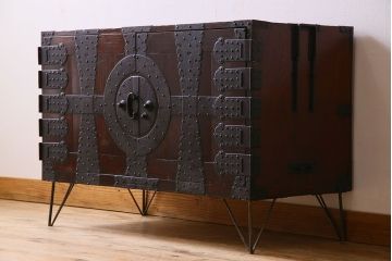 アンティーク家具　明治期　鉄脚付き　観音扉!アンティークの時代箪笥ローボード
