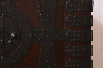 アンティーク家具　明治期　鉄脚付き　観音扉!アンティークの時代箪笥ローボード