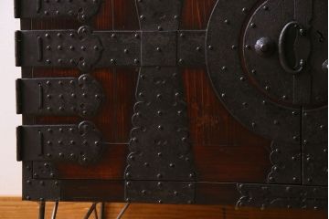 アンティーク家具　明治期　鉄脚付き　観音扉!アンティークの時代箪笥ローボード