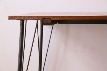 アンティーク家具　和製アンティーク　ラワン材製　天板一枚板のシンプルな鉄脚テーブル(1)
