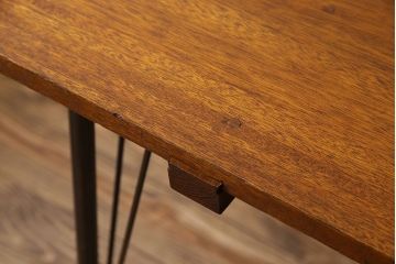 アンティーク家具　和製アンティーク　ラワン材製　天板一枚板のシンプルな鉄脚テーブル(1)