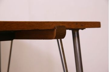 アンティーク家具　和製アンティーク　ラワン材製　天板一枚板のシンプルな鉄脚テーブル(1)