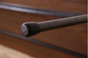アンティーク家具　和製アンティーク　ラワン材製　天板一枚板のシンプルな鉄脚テーブル(1)