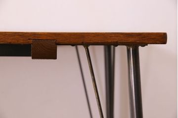 アンティーク家具　和製アンティーク　ラワン材製　天板一枚板のシンプルな鉄脚テーブル(1)