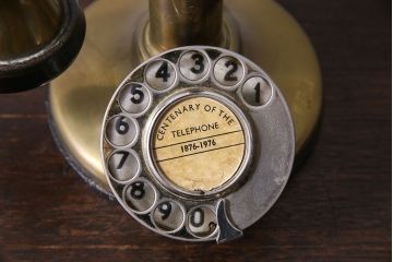 アンティーク雑貨　イギリスアンティーク　真鍮　クラシカルなデザインのダイヤル式電話(Candlestick Brass Telephone)
