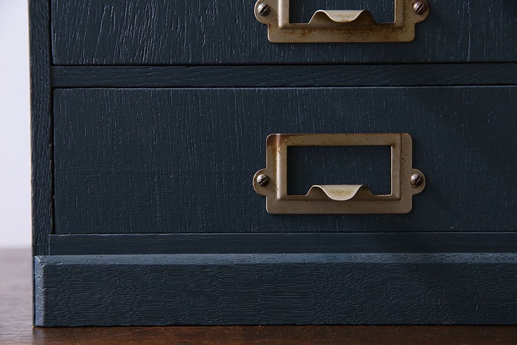 アンティーク家具　アンティークペイント ネームプレート取っ手がお洒落な小引き出し