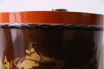 古民具・骨董　漆塗り　吉祥画　漆塗りが美しい亀の蒔絵の酒樽(酒入れ・漆器)