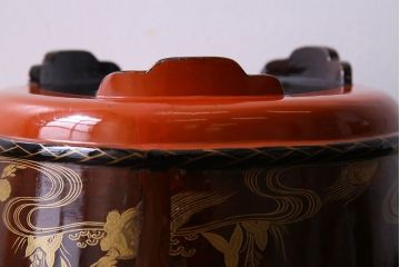 古民具・骨董　漆塗り　吉祥画　漆塗りが美しい亀の蒔絵の酒樽(酒入れ・漆器)