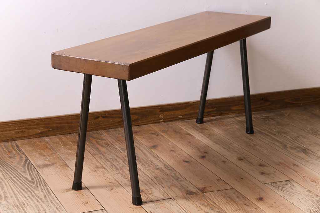 アンティーク家具　天板一枚板　和製アンティークのシンプルな鉄脚ベンチ