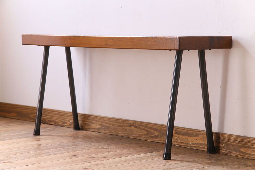 アンティーク家具　天板一枚板　和製アンティークのシンプルな鉄脚ベンチ