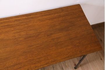 アンティーク家具　和製アンティーク　ラワン材製　天板一枚板のシンプルな鉄脚テーブル(3)