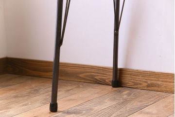 アンティーク家具　和製アンティーク　ラワン材製　天板一枚板のシンプルな鉄脚テーブル(3)