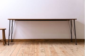 アンティーク家具　和製アンティーク　ラワン材製　天板一枚板のシンプルな鉄脚テーブル(3)