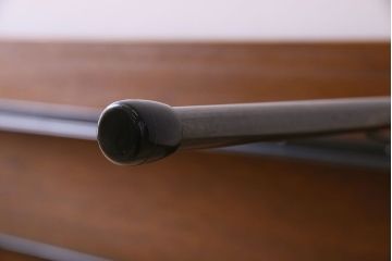 アンティーク家具　和製アンティーク　ラワン材製　天板一枚板のシンプルな鉄脚テーブル(3)