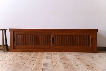 アンティーク家具　古民具・骨董　六尺　大正昭和期　縦桟引き戸の上品な時代箪笥ローボード(水屋箪笥、テレビ台、キャビネット、収納棚)(1)