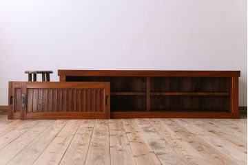 アンティーク家具　古民具・骨董　六尺　大正昭和期　縦桟引き戸の上品な時代箪笥ローボード(水屋箪笥、テレビ台、キャビネット、収納棚)(1)