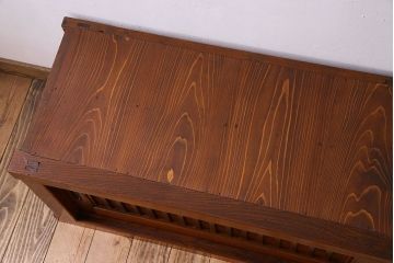 アンティーク家具　古民具・骨董　六尺　大正昭和期　縦桟引き戸の上品な時代箪笥ローボード(水屋箪笥、テレビ台、キャビネット、収納棚)(1)