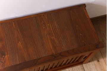 アンティーク家具　古民具・骨董　六尺　大正昭和期　縦桟引き戸の上品な時代箪笥ローボード(水屋箪笥、テレビ台、キャビネット、収納棚)(1)