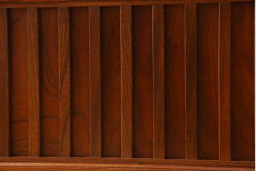 アンティーク家具　古民具・骨董　六尺　大正昭和期　縦桟引き戸の上品な時代箪笥ローボード(水屋箪笥、テレビ台、キャビネット、収納棚)(1)