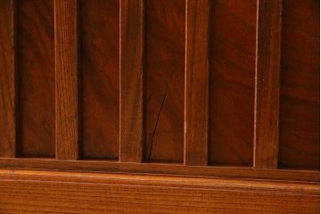 アンティーク家具　古民具・骨董　六尺　大正昭和期　縦桟引き戸の上品な時代箪笥ローボード(水屋箪笥、テレビ台、キャビネット、収納棚)(1)