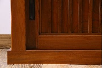 アンティーク家具　古民具・骨董　六尺　大正昭和期　縦桟引き戸の上品な時代箪笥ローボード(水屋箪笥、テレビ台、キャビネット、収納棚)(1)