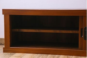 アンティーク家具　古民具・骨董　六尺　大正昭和期　縦桟引き戸の上品な時代箪笥ローボード(水屋箪笥、テレビ台、キャビネット、収納棚)(1)
