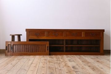 アンティーク家具　古民具・骨董　六尺　大正昭和期　縦桟引き戸の上品な時代箪笥ローボード(水屋箪笥、テレビ台、キャビネット、収納棚)(2)