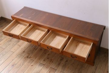 アンティーク家具　古民具・骨董　六尺　大正昭和期　縦桟引き戸の上品な時代箪笥ローボード(水屋箪笥、テレビ台、キャビネット、収納棚)(2)