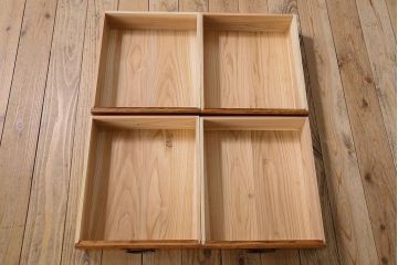 アンティーク家具　古民具・骨董　六尺　大正昭和期　縦桟引き戸の上品な時代箪笥ローボード(水屋箪笥、テレビ台、キャビネット、収納棚)(2)