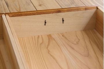 アンティーク家具　古民具・骨董　六尺　大正昭和期　縦桟引き戸の上品な時代箪笥ローボード(水屋箪笥、テレビ台、キャビネット、収納棚)(2)