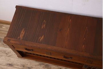 アンティーク家具　古民具・骨董　六尺　大正昭和期　縦桟引き戸の上品な時代箪笥ローボード(水屋箪笥、テレビ台、キャビネット、収納棚)(2)