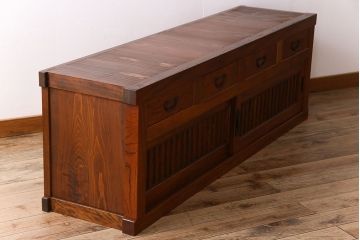 アンティーク家具　古民具・骨董　六尺　大正昭和期　縦桟引き戸の上品な時代箪笥ローボード(水屋箪笥、テレビ台、キャビネット、収納棚)(2)