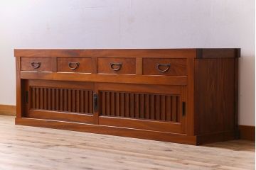 アンティーク家具　古民具・骨董　六尺　大正昭和期　縦桟引き戸の上品な時代箪笥ローボード(水屋箪笥、テレビ台、キャビネット、収納棚)(2)