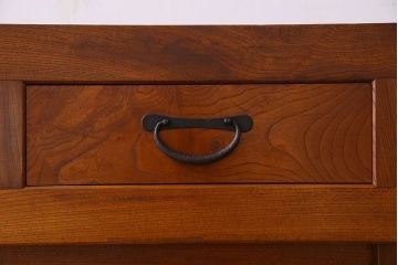 アンティーク家具　古民具・骨董　六尺　大正昭和期　縦桟引き戸の上品な時代箪笥ローボード(水屋箪笥、テレビ台、キャビネット、収納棚)(2)