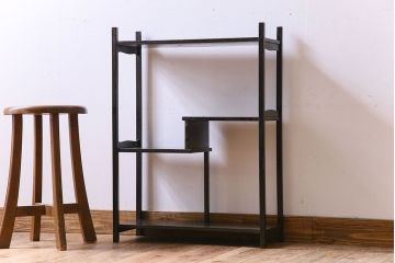 アンティーク家具　和製アンティーク　古い木の味わい深いシンプルな飾り棚(陳列棚)