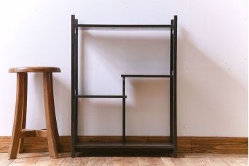アンティーク家具　和製アンティーク　古い木の味わい深いシンプルな飾り棚(陳列棚)