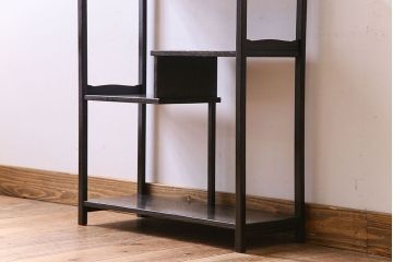 アンティーク家具　和製アンティーク　古い木の味わい深いシンプルな飾り棚(陳列棚)