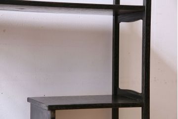 アンティーク家具　和製アンティーク　古い木の味わい深いシンプルな飾り棚(陳列棚)
