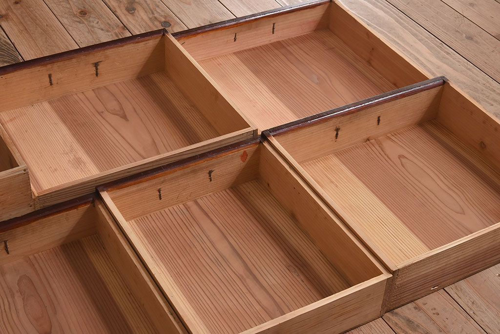 アンティーク家具　明治大正期　前面檜材　和風なアンティークチェスト(衣装箪笥)