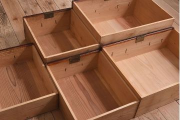 アンティーク家具　明治大正期　前面檜材　和風なアンティークチェスト(衣装箪笥)