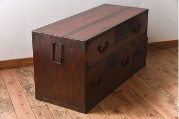 アンティーク家具　和製アンティーク　前面欅材　古い木の味わいが重厚な仙台箪笥ローボード(衣装箪笥)(2)