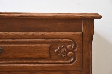 ヴィンテージ家具　オーク材製　彫刻がエレガントなフランスビンテージのチェスト(引き出し)(2)