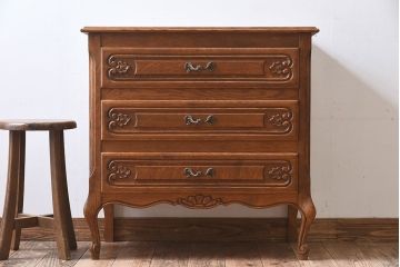 ヴィンテージ家具　オーク材製　彫刻がエレガントなフランスビンテージのチェスト(引き出し)(2)