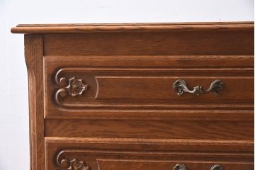 ヴィンテージ家具　オーク材製　彫刻がエレガントなフランスビンテージのチェスト(引き出し)(2)